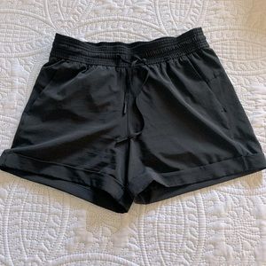 Lululemon Spring Breakaway shorts